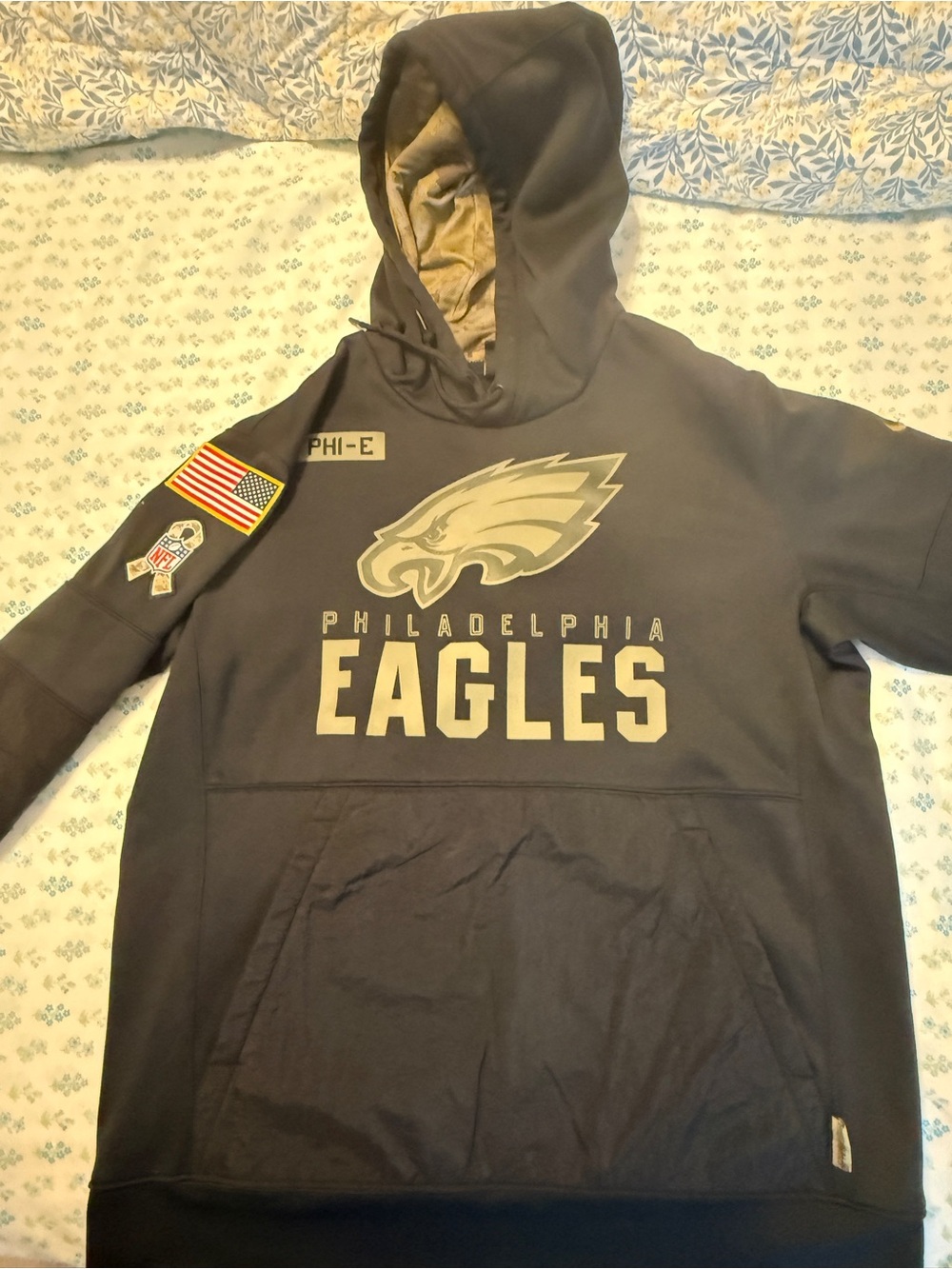 Nike NFL Philadelphia Eagles Salute to Service Black Pullover Hoodie Size Large
